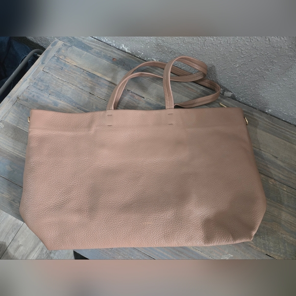 Cuyana Classic Easy Zipper Tote - Picture 4 of 8
